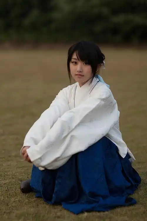 /a>,现广义指中国人以及具有中华民族血统加入或者取得外国国籍的