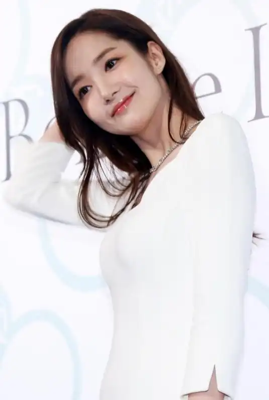 2月15日,朴敏英在台北出席品牌活动.