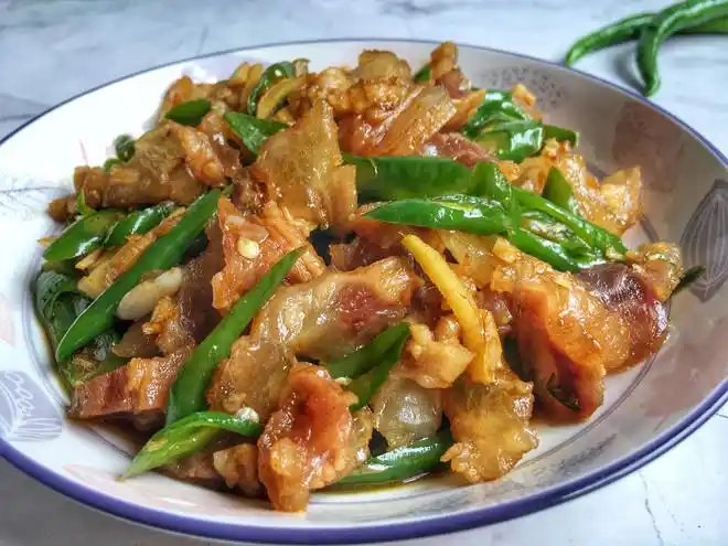 青椒炒牛蹄筋名门泽佳315网软糯q弹与鲜香微辣的混搭