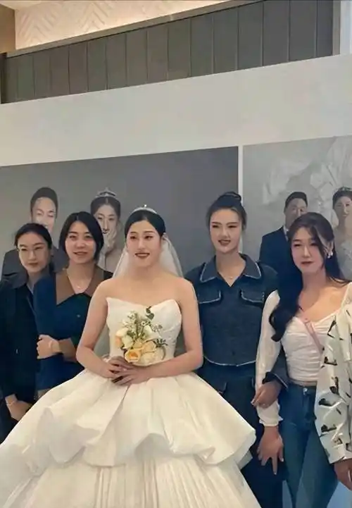奥运奇兵刘晓彤大婚 大魔王朱婷依然没有参加队友婚礼_中国女排_比赛