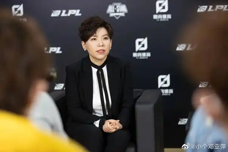 lpl赛区元老级知名解说闫紫境(wawa)正式加冕成为lpl名人堂成员