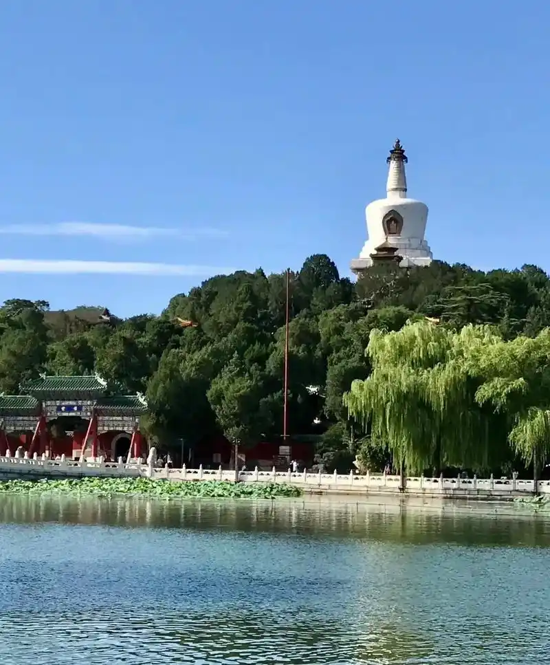 北京值得一去的地方—北海公园.