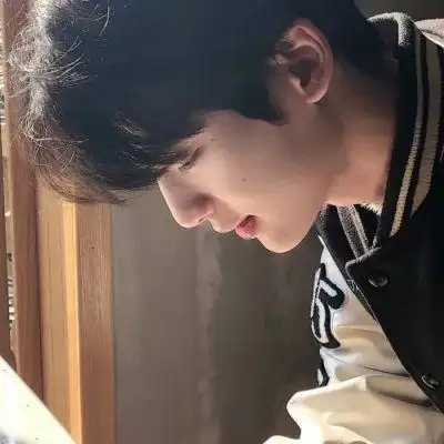 生命匆匆不必委曲求全男生头像冷酷帅气侧脸自拍