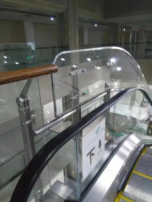 柴志东山东扶梯护栏,自动扶梯加装安全护栏,电梯扶梯安全防护栏杆