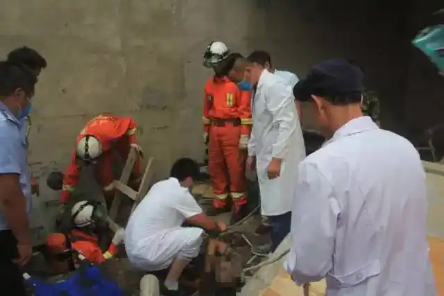 悲剧!男子坠入民和一小学化粪池后中毒身亡,2男子营救一死一伤