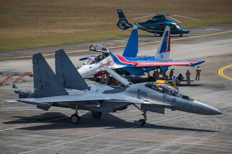 实拍马来西亚皇家空军苏30mkm战斗机兰卡威航展