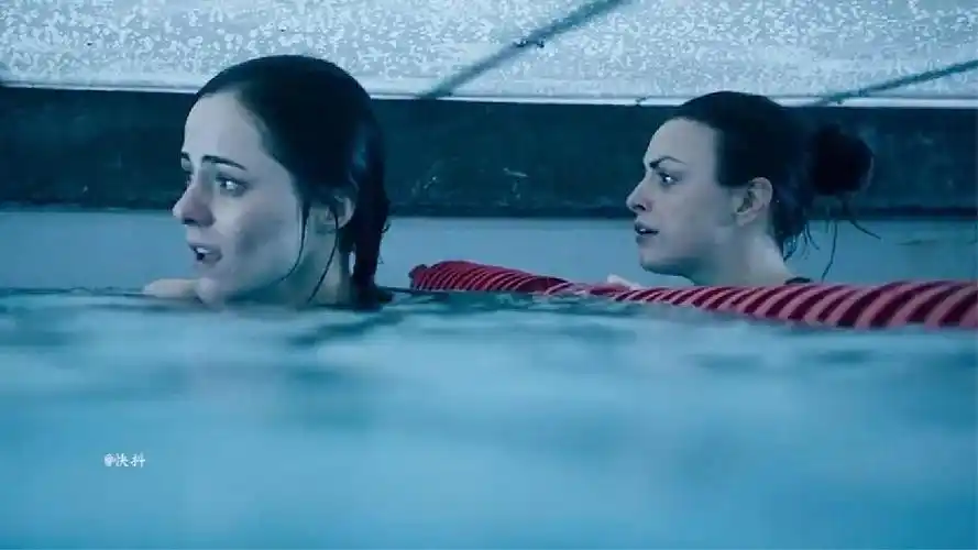 电影:深水区 姐妹两人被困泳池,从看到希望到濒临绝望
