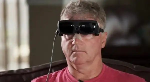 视障人士专属的esight眼镜