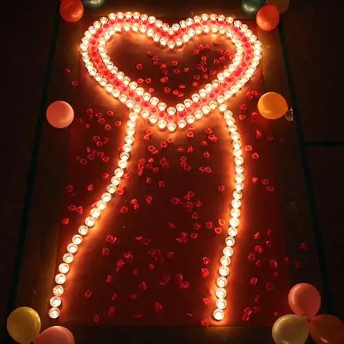 而且有图纸,很方便摆放,有白蜡烛和红蜡烛的选择,灯光的效果不一样