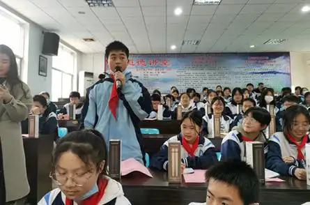 爱心人士张榆到资兴三中市立中学开展春秀爱心宣讲活动