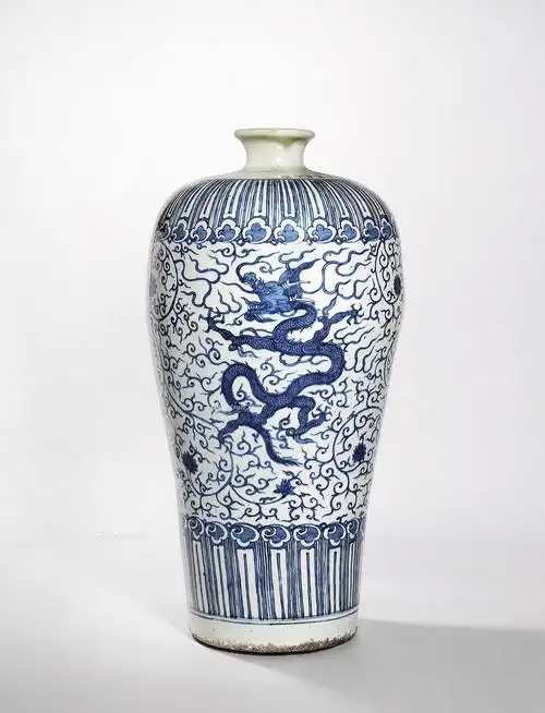 3107 明万历 青花穿花龙纹梅瓶