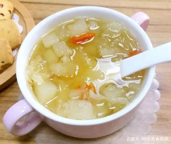 夏末秋初容易上火浮躁,自制冰糖雪梨,好喝又降火