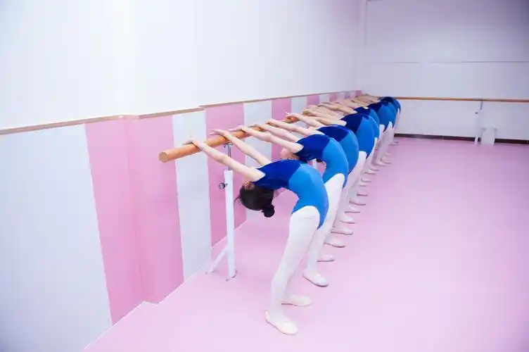 为什么要逼着你练舞!