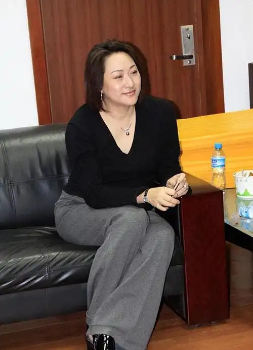 新白娘子演员对照,采因儿女双全很幸福,梁连变化大已经认不出