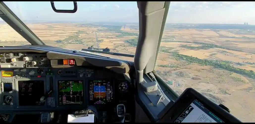 波音737降落|驾驶舱视角