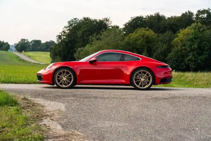 保时捷911惊艳红色外观着时漂亮