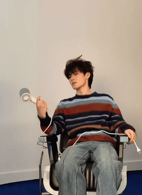 张真源奔跑吧##张真源靠屁股认出严浩翔