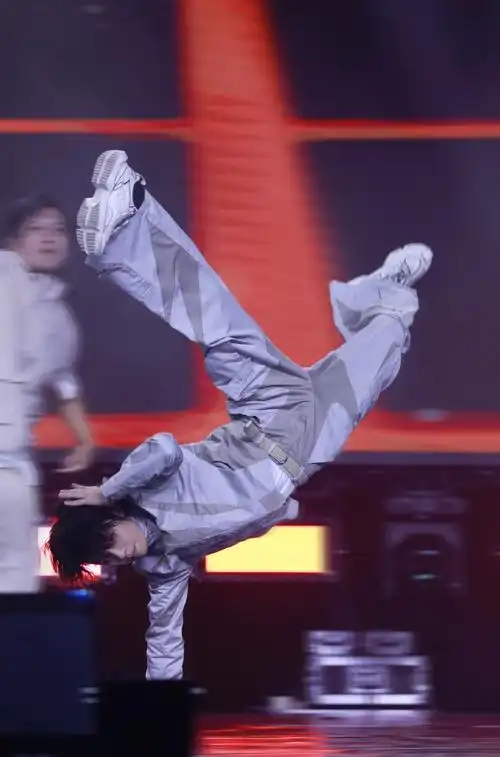 晨艺全橙舞台妆##晨艺劲舞致敬周杰伦##王晨艺动感地带街舞推广大使