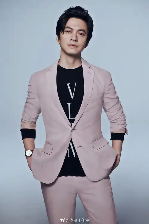 如何客观评价李健的长相和气质