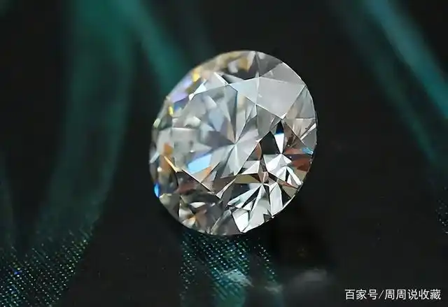 讲一下钻石的颜色,钻石的颜色是从d开始defg一直到z,再往后是属于彩色