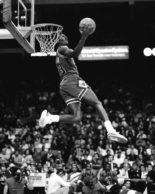 迈克尔乔丹丨每帧扣篮都能做成海报的男人