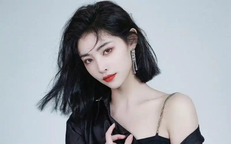 许佳琪红唇烈焰,短发造型,超级美丽动人._哔哩哔哩_bilibili