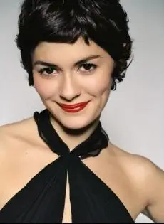 奥黛丽·塔图短发造型清爽写真高清图片