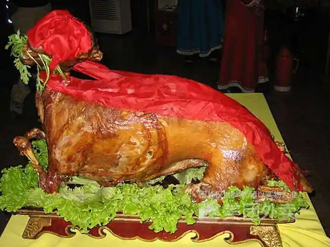 喀左烤全羊的做法(最正宗的烤全羊视频)