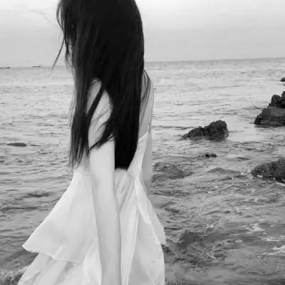 黑白真人女头图片