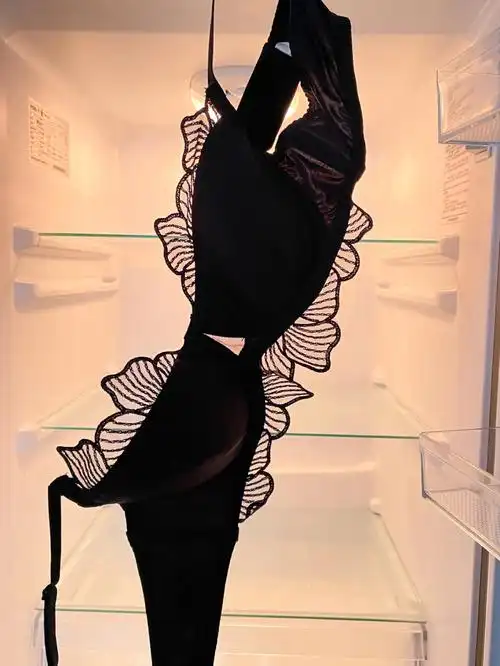 让男友哇塞的黑色蕾丝内衣