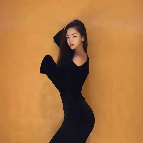 一位来自韩国的健身网红,叫做grace kim,90后的年纪正是青春的年纪