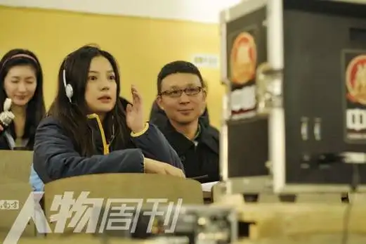 左起:李樯与许鞍华,斯琴高娃拍摄《姨妈的后现代生活》