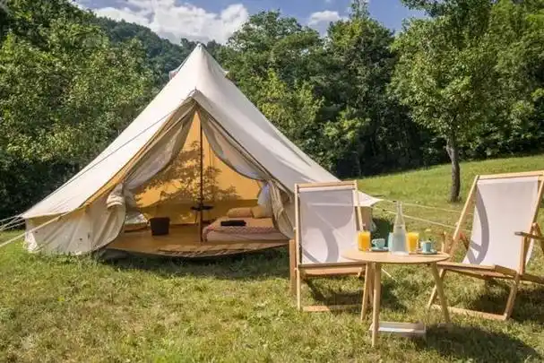 露营就是进山睡帐篷不不不现在年轻人都这么玩