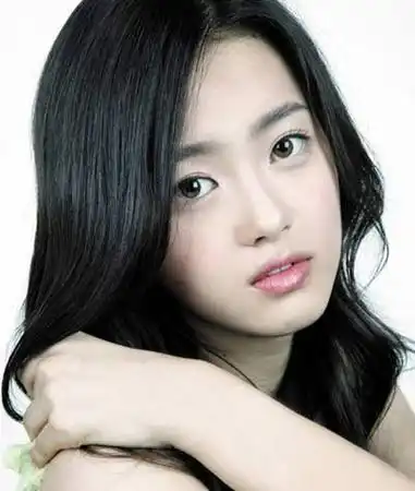 韩国17岁小天后高雅拉 俏丽如画