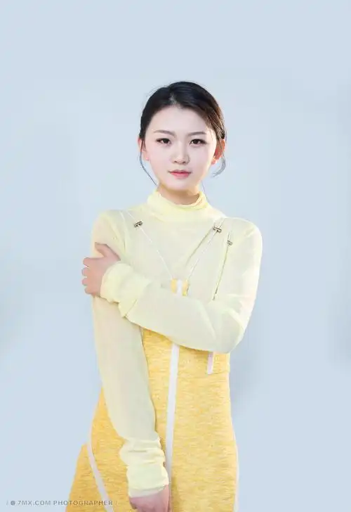 郁金有你. 人像 人像 女人 写真 棚拍 近景 半身像 大约在冬季