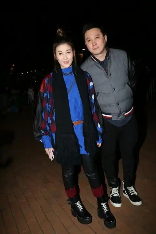 33岁李彩桦出处女写真曾为父还债背负7位数事业爱情两得