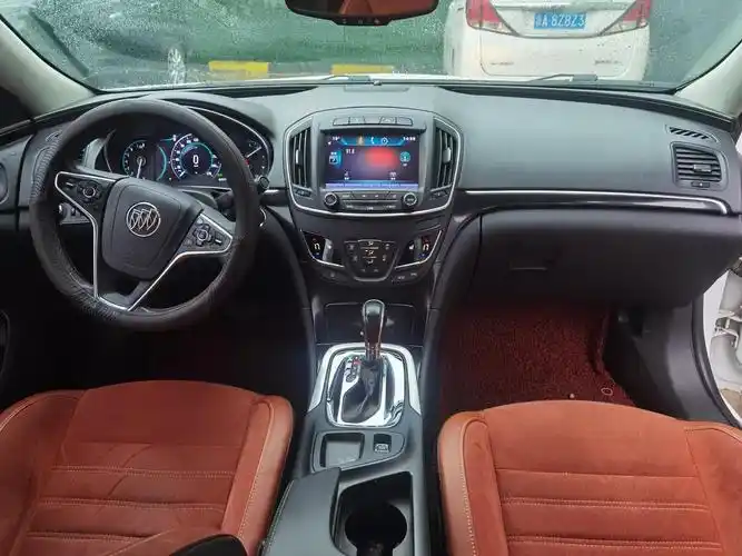 16年别克君威顶配翻毛皮