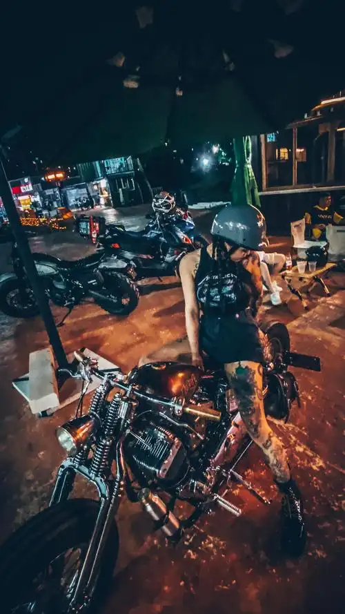 布沃克火石##复古机车##骑帅不骑快##女骑士##哈尔滨##哈雷# 哈尔滨