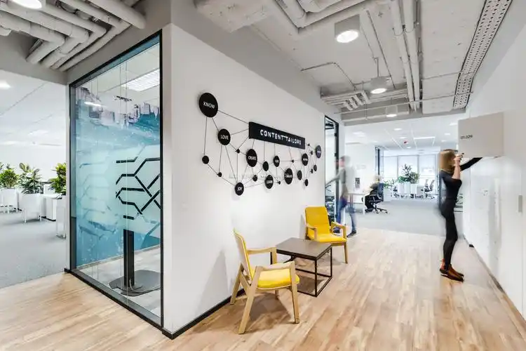 矿棉板办公室装饰图-城起装修效果图