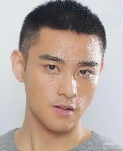 脸上没有肉的男人面相