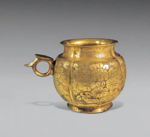 0121 唐 银鎏金带把花卉纹杯