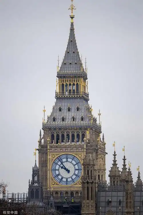 据法新社11日报道,经过5年的修复后,英国伦敦地标性建筑——大本钟将
