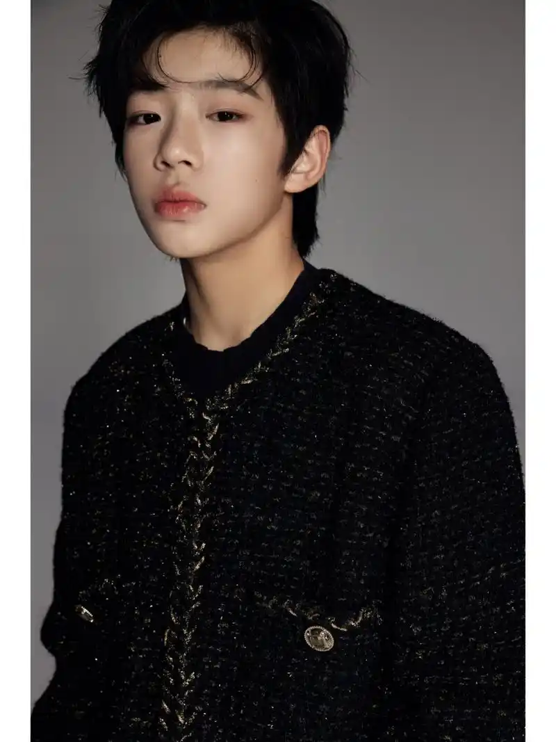 get张轶程帅气生日照  摄影.studio 穿搭