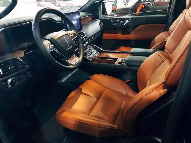 林肯领航员18款七座suv商用领航员实惠