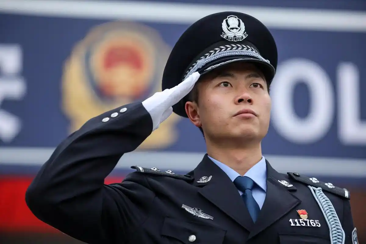 90后高铁安全守护者朱有权的首个警察节(1)