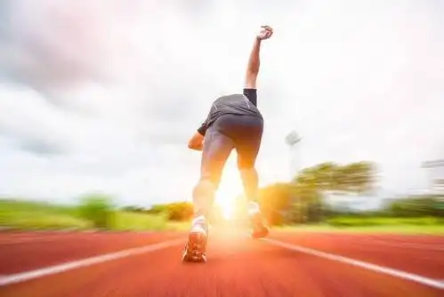跑道上起跑的人物摄影图片_360图片