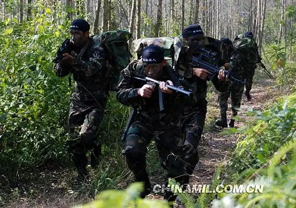 中国海军有没有像美国海军那样作战时戴个围巾戴个手套