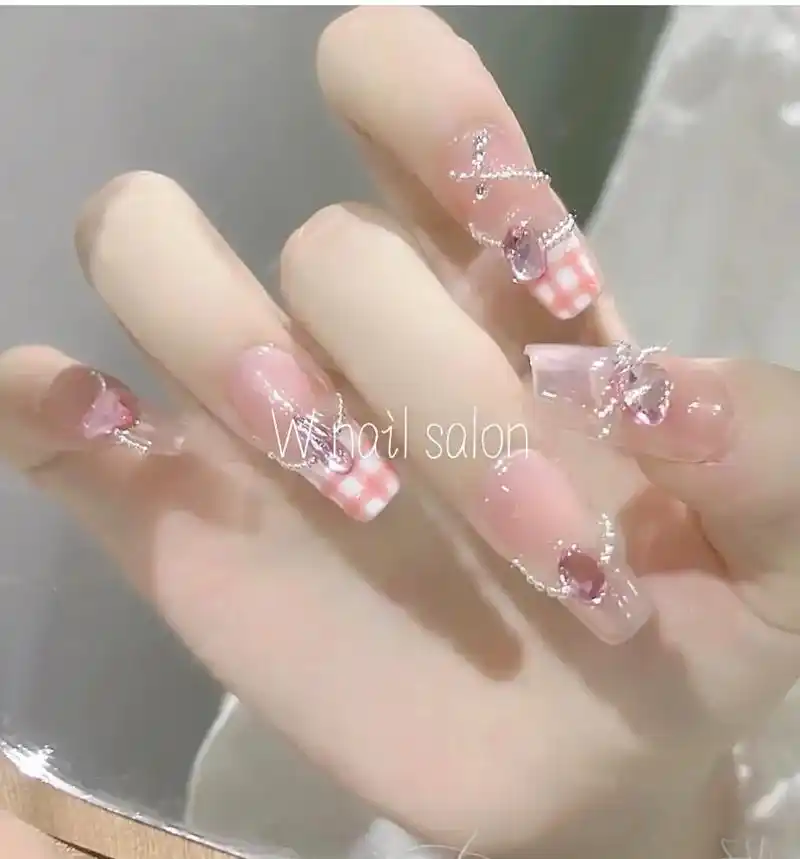 甜粉格子美甲.甜粉格子美甲###抖音网红美甲 #美出高级感  - 抖音