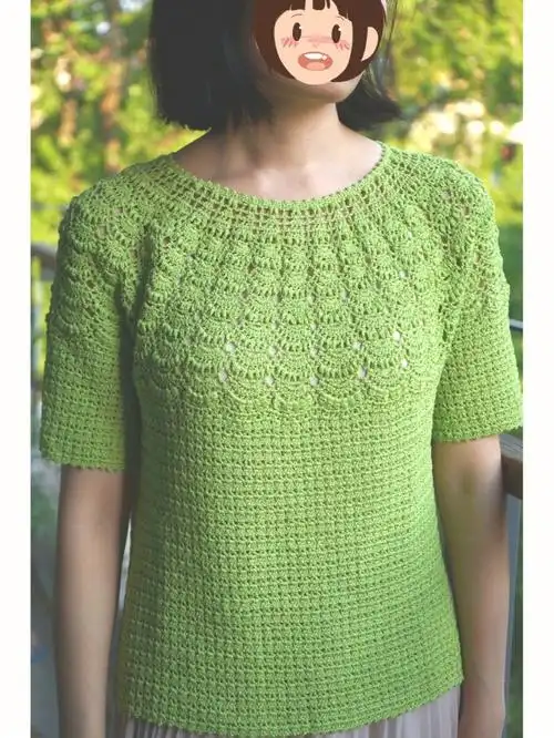 我的线比原版细,领口起192针(32个花),育克多加了两圈扇形花,前后片各