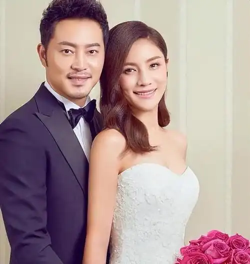 回顾胡可嫁给沙溢3年生2子曾含泪直言后悔风光背后有心酸